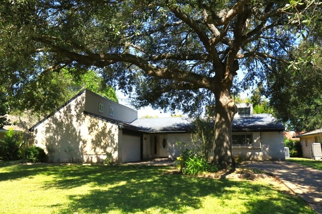 Photo - 354 S Amherst Dr
