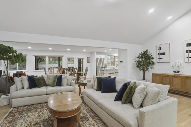 Photo - 1315 Normandy Dr NE