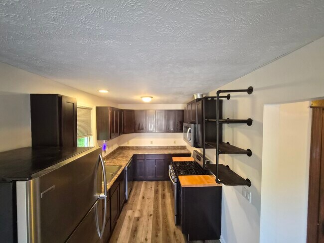 Photo - 2417 Robertson Ave