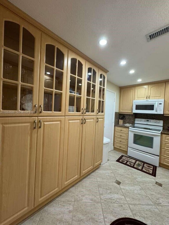 Photo - 5005 Collins Ave Unidad 714