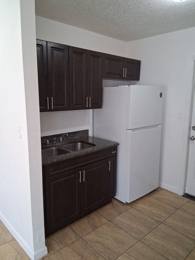 Building Photo - 3 Bed Home for Rent!
