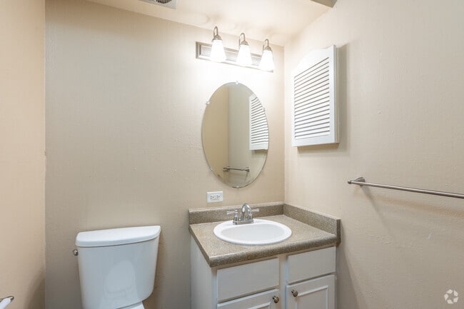 2BR, 1.5BA - 950SF - Bathroom - The Park at Whispering Pines