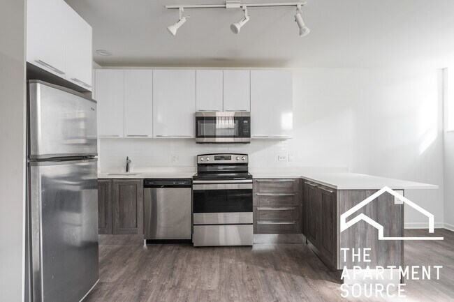 Building Photo - 940 W Carmen Ave Unit 102