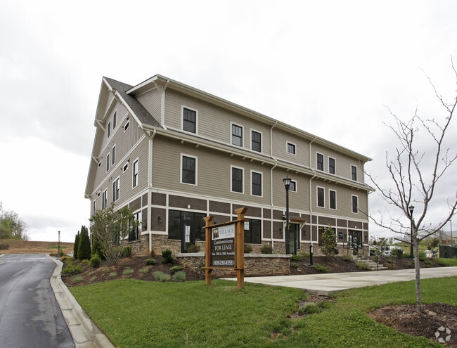 Primary Photo - 2 Monticello Village Dr