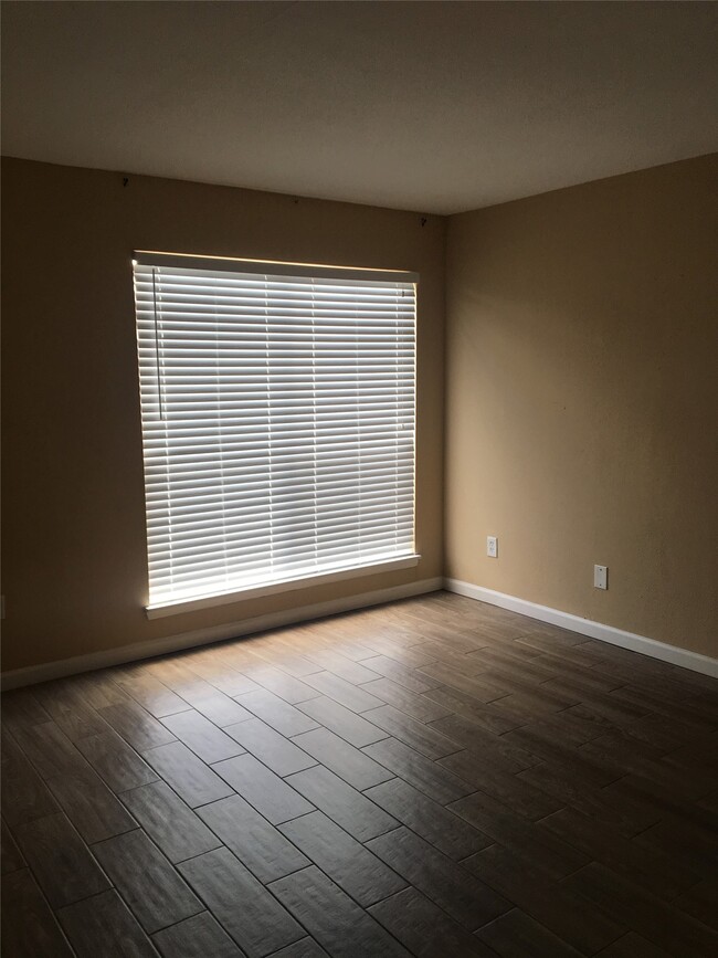 Photo - 5625 Antoine Dr Unidad 313