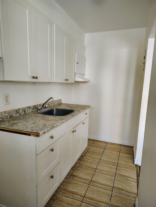 Building Photo - 2448 Carling Ave Unit 303
