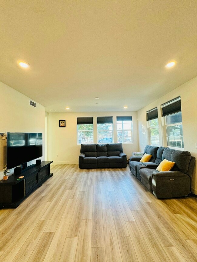 Photo - 5750 Greige Cir