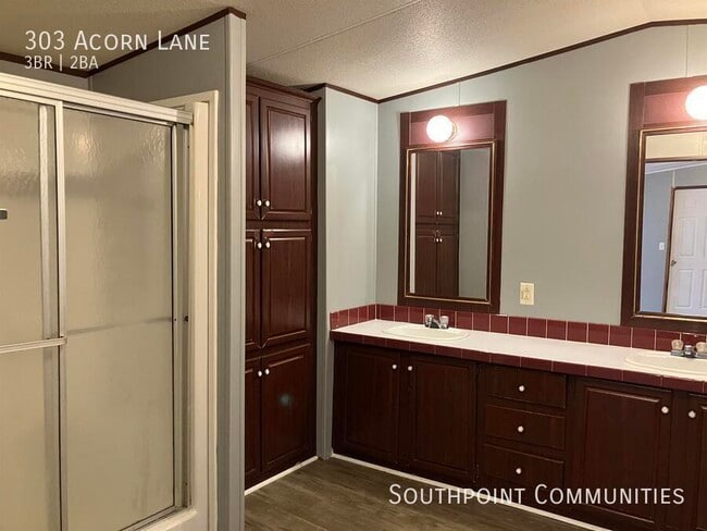 Photo - 303 Acorn Ln