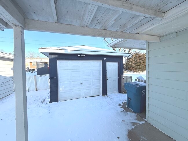 Photo - 2106 Tepee Ave