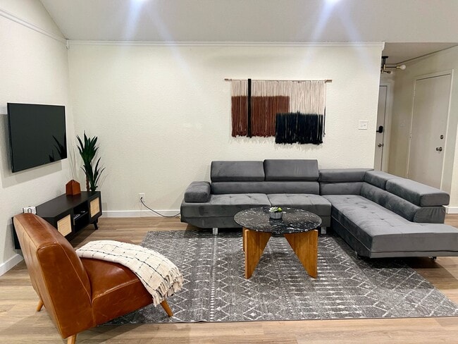Photo - 1704 Foxfire Dr