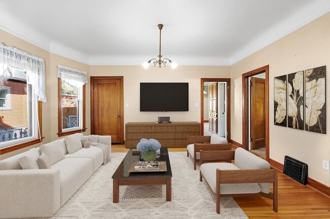 Photo - 206 W Waverly Pl