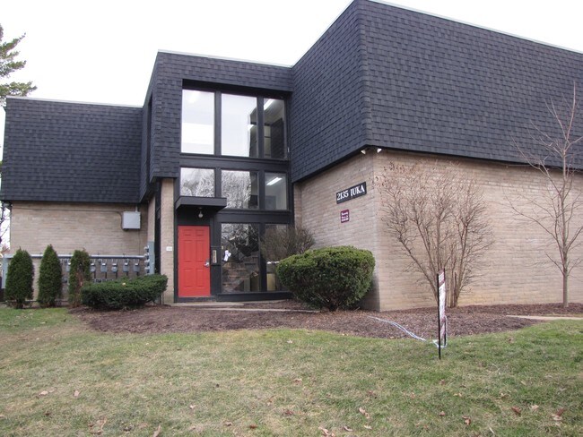 Photo - University Manor