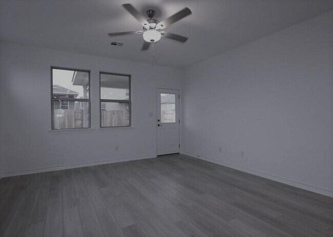 Photo - 562 Papaya Dr