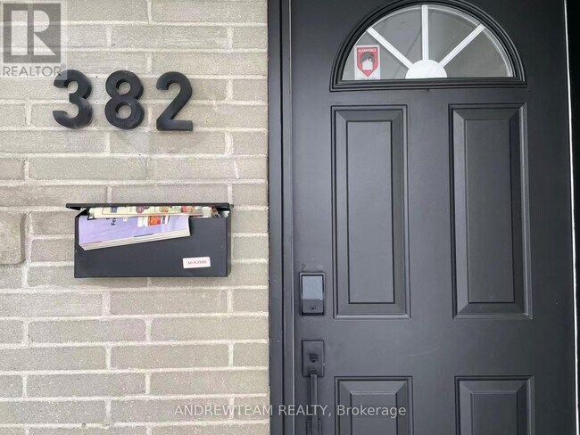 Photo - 382 Lynett Crescent