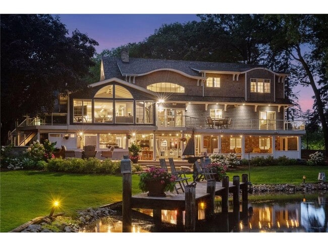 Photo - 3135 Shoreline Dr