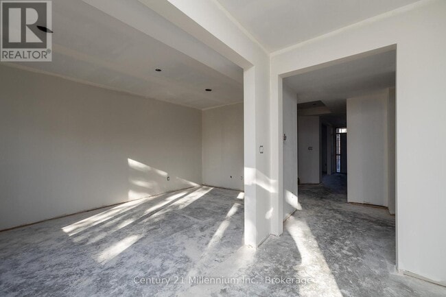 Photo - 18 Steinway St