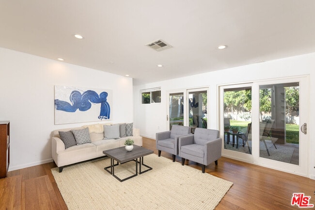 Photo - 13451 Friar St