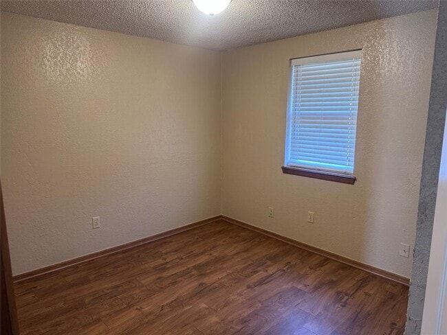 Photo - 1009 Lapwing Rd