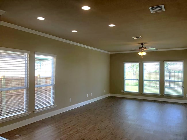 Photo - 613 Fair Springs Dr