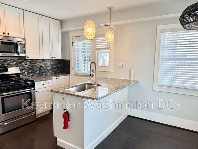 Photo - 2026 Savannah Pl SE