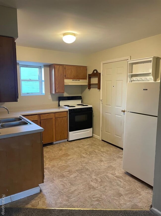 Photo - 8536 Perry Rd Unit 2