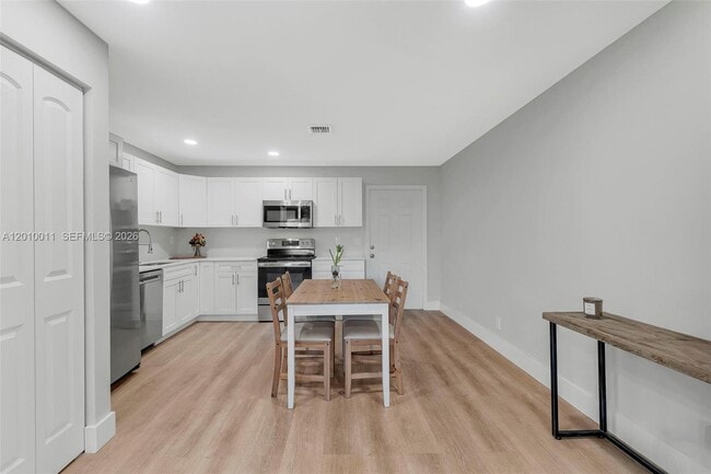 Photo - 700 NW 18th St