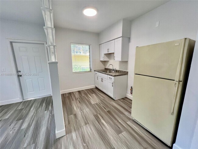 Photo - 962 NW 6th St Unidad 2