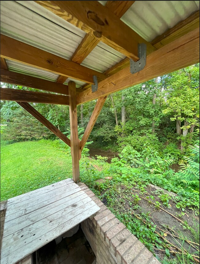 stream - 258 E Hubert Ave