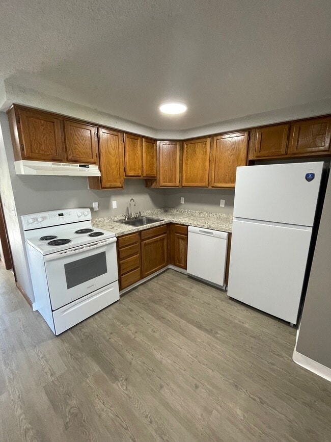 Kitchen - Oakwood Apartments
