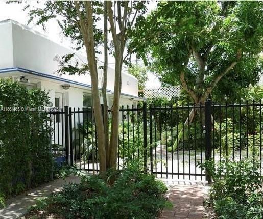 Building Photo - 4126 SW 16th Terrace Unit front Rental
