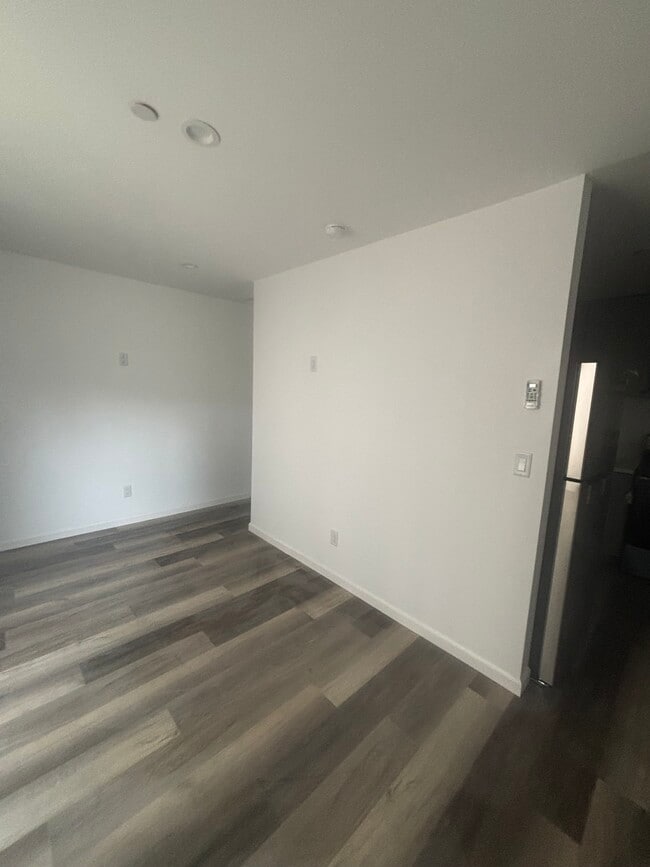 Photo - 3006 S Palm Grove Ave Unit Rear  3