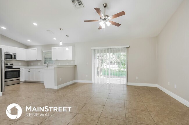 Photo - 1018 Card St E