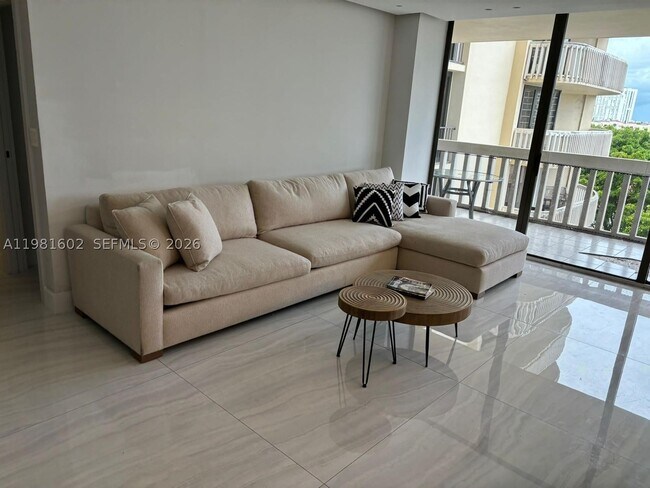 Building Photo - 19355 Turnberry Way Unit 5L