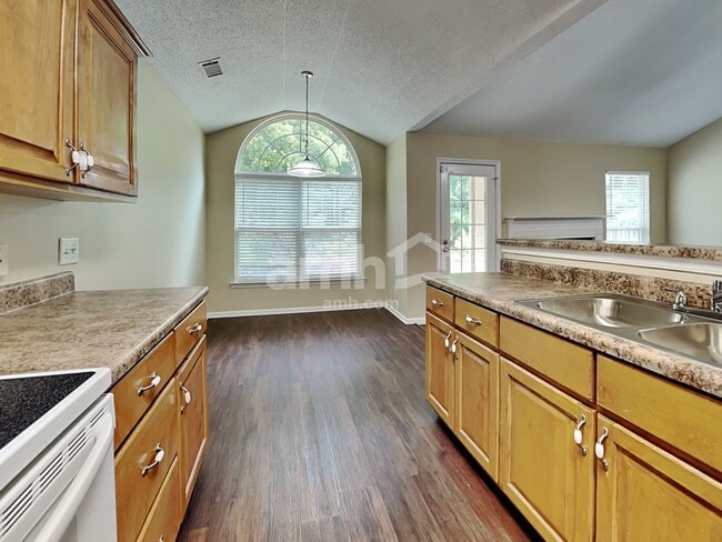 Photo - 260 Pampas Dr