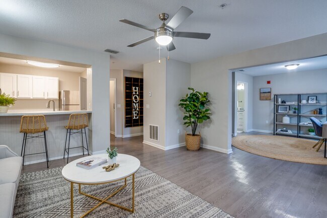 Amplia vivir en The Monroe. - The Monroe Apartment Homes