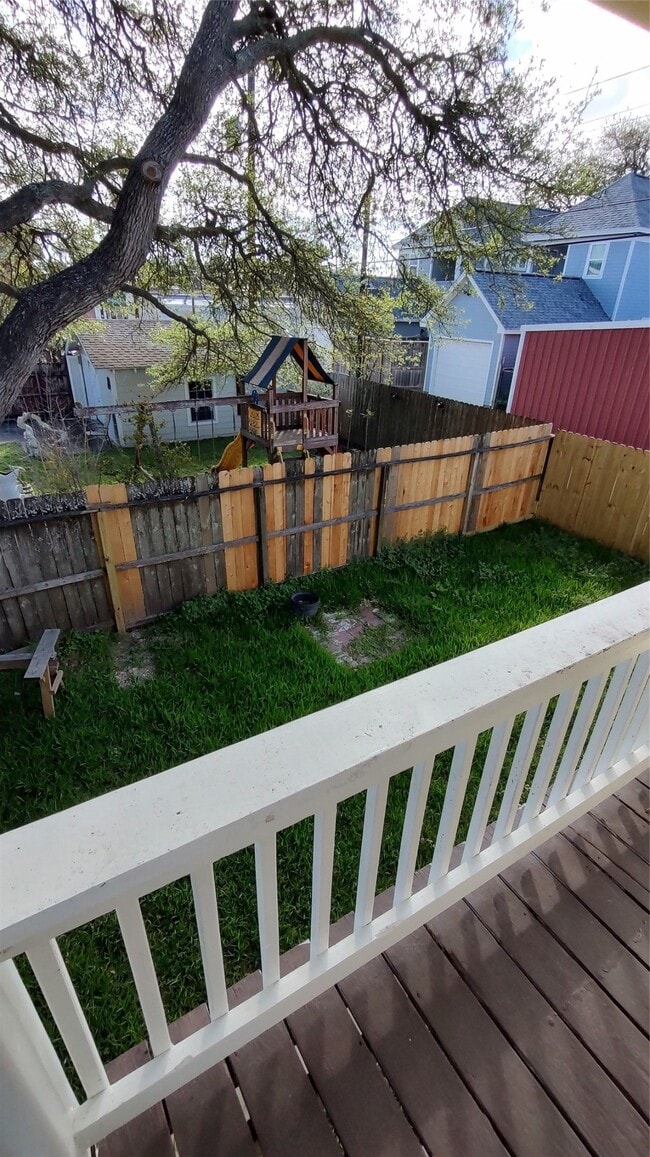 Building Photo - 4523 1/2 Bernardo De Galvez Ave