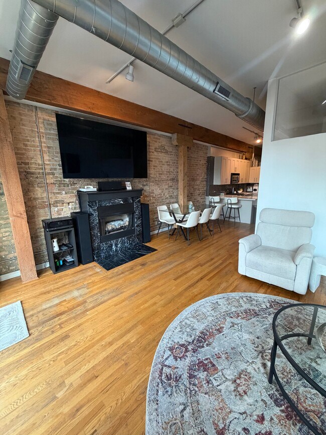 Photo - 1344 W Madison St Unit 302