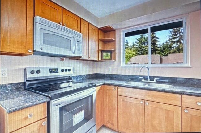 Photo - 15617 NE 18th St