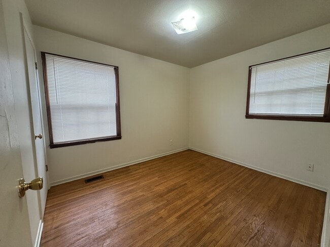 Photo - 400 Lancashire Rd