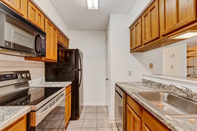 Photo - 1202 Thorpe Ln Unit 208