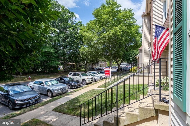 Photo - Stylish and Spacious Townhome with Open Floor Plan and Updated Kitchen