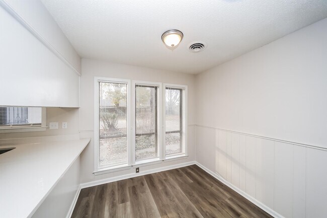 Photo - 3453 Cloudland Dr