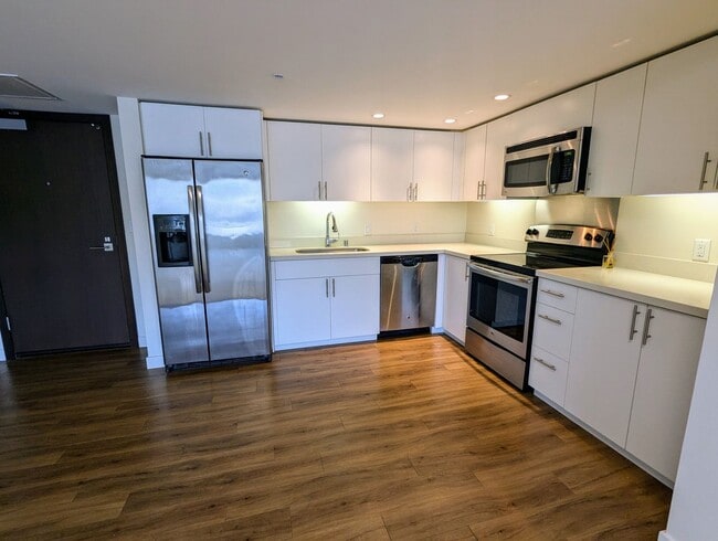 Photo - Symphony 2 Bed, 2 Bath, 1 Parking, Mountain views in Kakaako Unit 811
