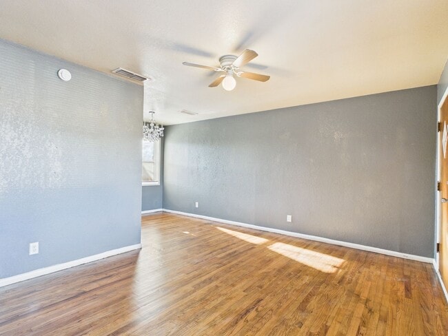 Photo - Charming rent ready duplex!