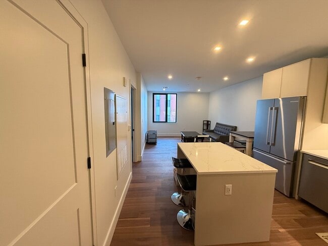 Building Photo - 1515 Commonwealth Ave Unit 209