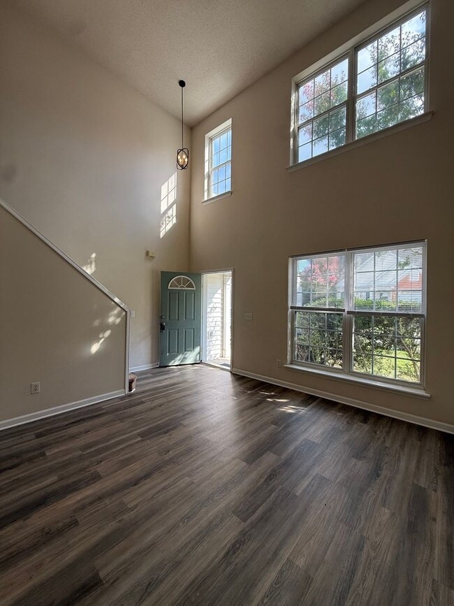 Photo - 146 Brentfield Loop