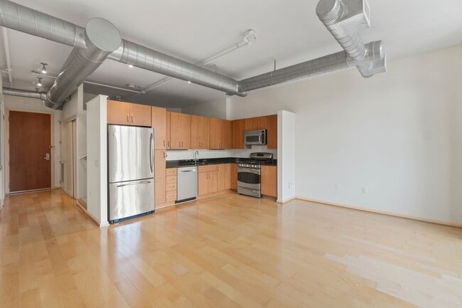 Photo - Madrigal Lofts in Mt Vernon Triangle | 2 Bed | 2 Bath | 920 Sf | Balcony | 1 Garage Parking Space Unidad 1110