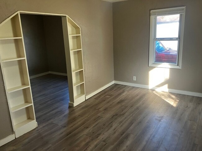 Building Photo - 3309-3313 Main St Unit 3309 Main St