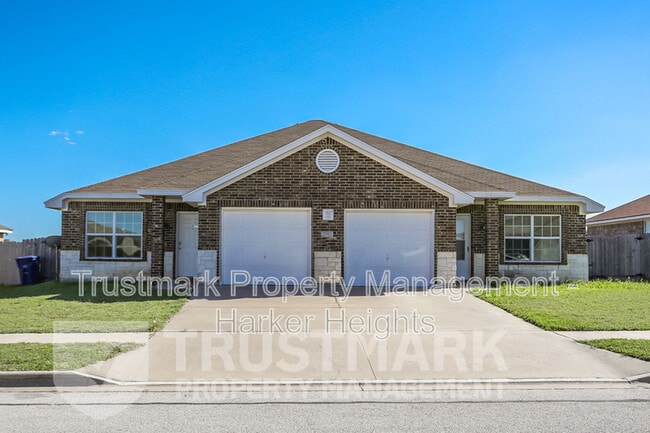 Building Photo - 2911 Starlight Dr Unit A