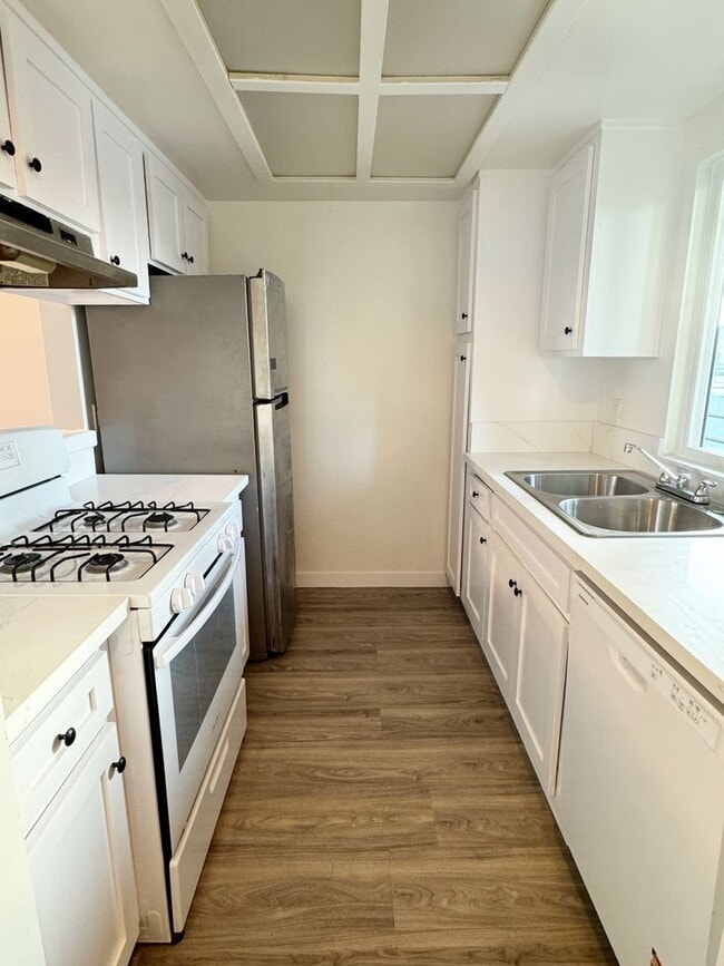 Photo - 2-Bedroom Residence with Front-Row Views on Lively 2nd Street Unidad 1009  C